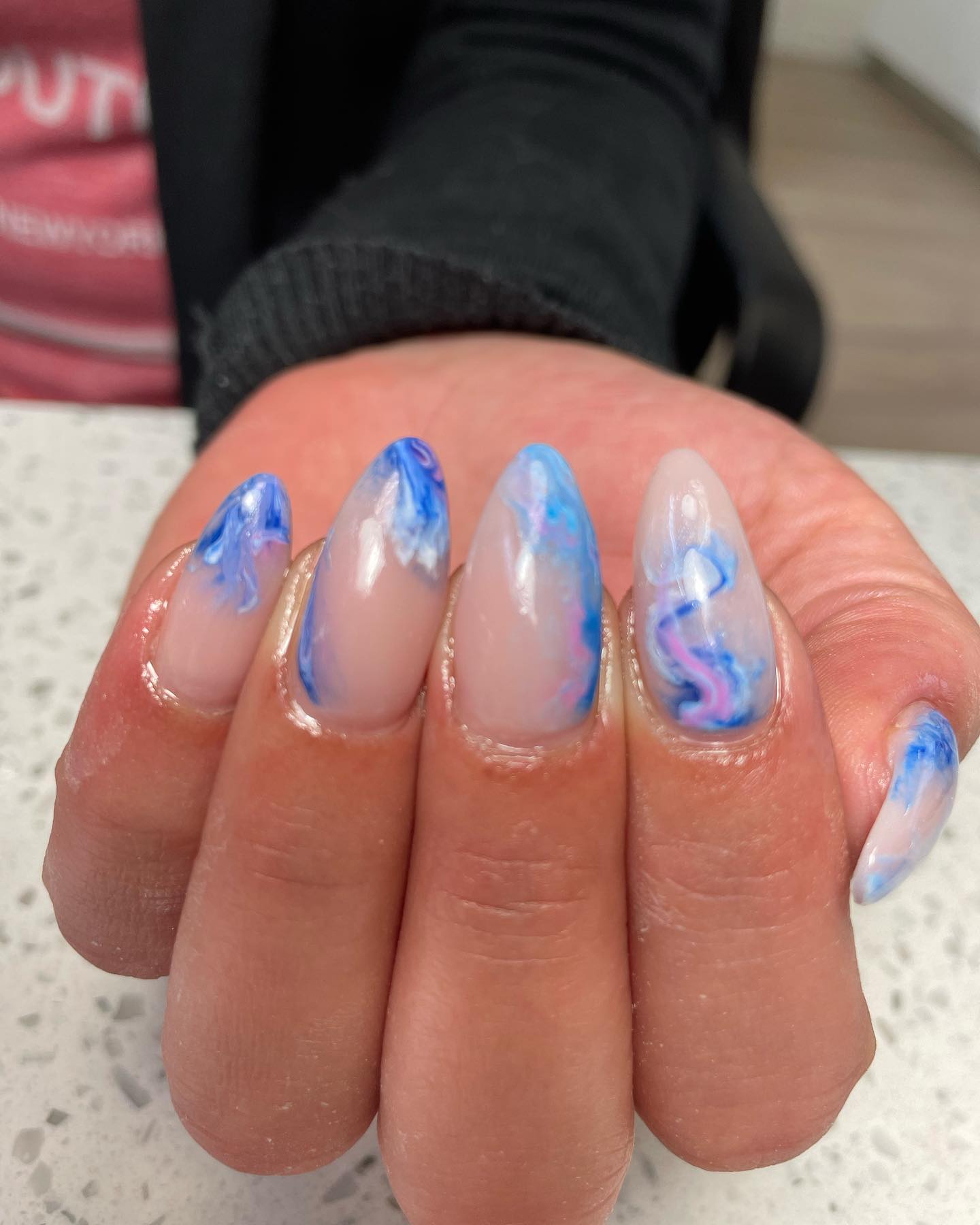 Blauw marmer, amandelvorm